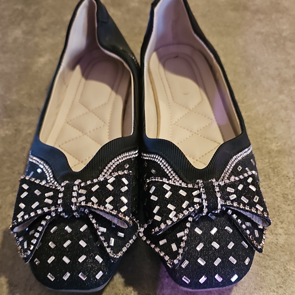 Elegant Black Women's Flats with Bow Detail